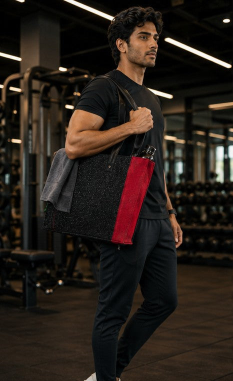 Man carrying the jute tote as a gym bag